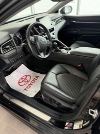 AUCUN DOSSIER DE DOMMAGE Ce Camry est équipé de : Bluetooth, Cruise, PRISE USB, sièges chauffants, A... (image 8)