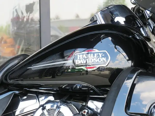 2009 Harley-Davidson FLHTCU Ultra Classic Electra Glide in Street, Cruisers & Choppers in Cambridge - Image 16