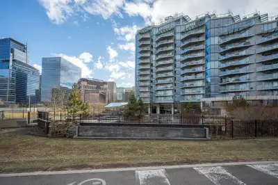 UNISON LUXURY 2 BEDROOM CONDO AT THE CONCORD -DOWNTOWN