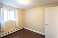 Comfortable 4-Bedroom Student Apartment at 24 Elm Street Available May 1, 2026! Find your ideal stud... (image 5)