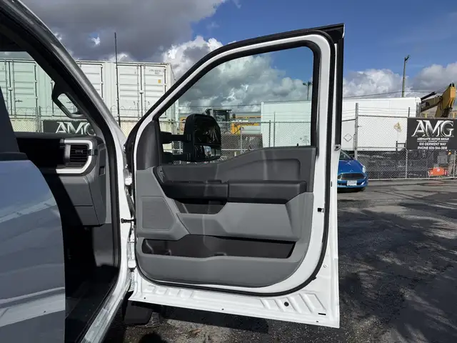 2024 Ford F-550 Crew Cab 4x4 Service Truck with Welder and Compr in Heavy Trucks in City of Montréal - Image 64