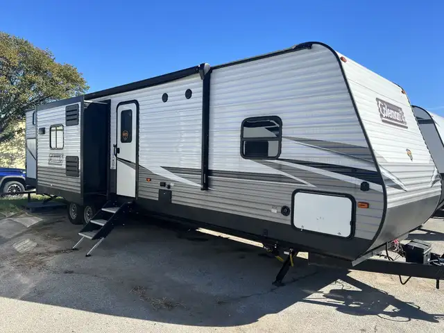 2020 DUTCHMEN COLEMAN LANTERN 337BH (FINANCING AVAILABLE) in Travel Trailers & Campers in Strathcona County - Image 3