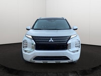 This Mitsubishi Outlander has a powerful Regular Unleaded I-4 2.5 L/152 engine powering this Variabl... (image 5)