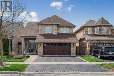 Spacious Property in the Heart of Pickering. Close to mall, school, parks, and community centre. Nea...