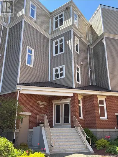 Welcome to Robertsons Wharf, uptown living at its finest! Located on the Boardwalk, this exquisite 2...