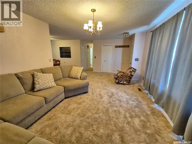 10 Yandeau CRESCENT Radville, Saskatchewan in Houses for Sale in Regina - Image 11