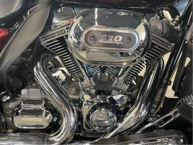 2013 Harley-Davidson CVO Electra Glide Ultra LIKE NEW/HEATED SEA in Sport Touring in North Bay - Image 15