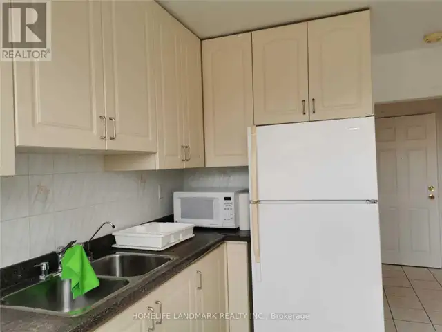 UPPER - 407 ROYAL YORK ROAD Toronto (Mimico), Ontario in Long Term Rentals in Mississauga / Peel Region - Image 5