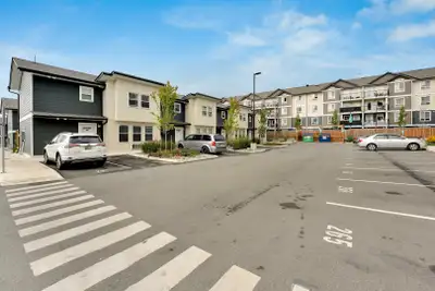 Pet-Friendly Three Bedroom 2.5 Bath with In-suite Laundry for Re