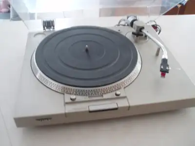 SONY TURNTABLE  ( HIGH QUALITY )  EXCELLENT CONDITION, View more