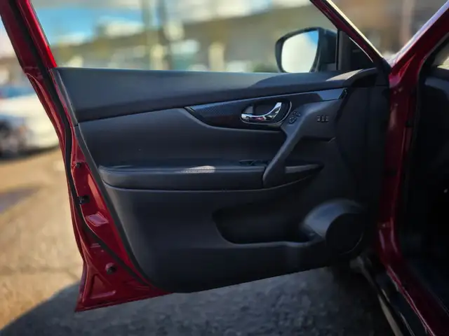 2017 Nissan Rogue SL in Cars & Trucks in Richmond - Image 13