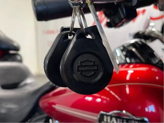 2013 Harley-Davidson Electra Glide Ultra Classic CANADIAN HARLEY in Sport Touring in North Bay - Image 12