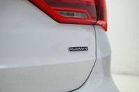 Local Trade!!! Get noticed in this gorgeous Glacier White Metallic SUV! Treat yourself to the featur... (image 8)