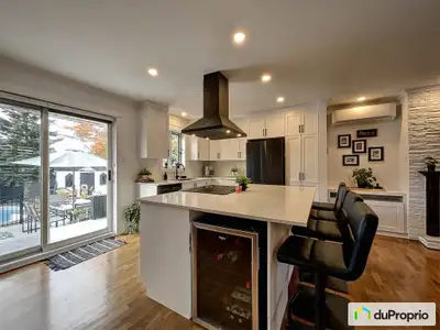 Petit trésor caché à Lavaltrie. Situé près de tous les services (autoroute 40, école primaire et sec...