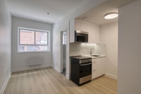 Semi-renovated Akelius studio apartment for rent. Located near blvd Saint-Laurent in the Plateau Mon... (image 2)