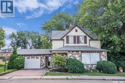 This spacious 4-bed, 2-bath character home with many updates and not one, but 2 garages is the perfe...