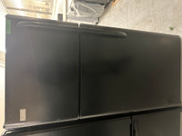 7892-Réfrigérateur Frigidaire noir congélateur en haut 30" Top F