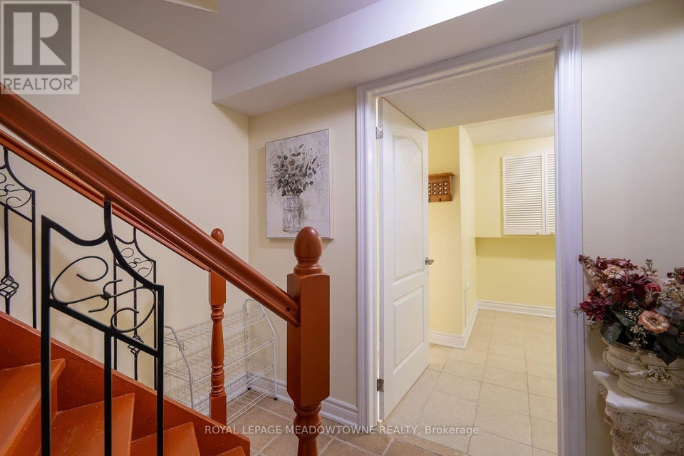 6407 ALDERWOOD TRAIL Mississauga (Lisgar), Ontario 3