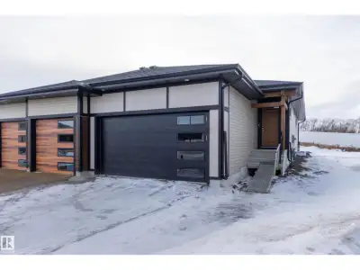 Step into the Parker 24 by Jayman BUILT, a beautifully designed half-duplex villa bungalow in Southf...