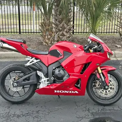 APPLY NOW: https://www.ridecollective.ca/get-pre-approved 2024 HONDA CBR600RR • High-revving 600cc e...