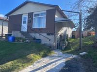 1670 Applewood Cres