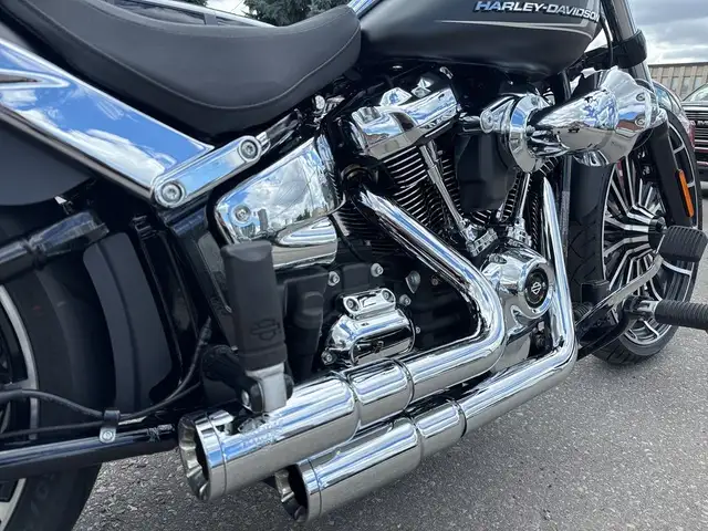 2023 Harley-Davidson Breakout ~ AIR RIDE ~ 260 REAR ~ 23\" FRONT in Street, Cruisers & Choppers in City of Toronto - Image 13
