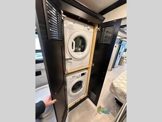 2025 Newmar Dutch Star 4325 Diesel Pusher in RVs & Motorhomes in Moncton - Image 62