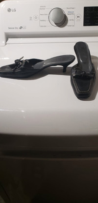 Leather shoe, 1.5" heel, black, size 8.5