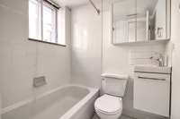 Akelius studio apartment for rent. Located near blvd Saint-Laurent in the Plateau Mont-Royal neighbo... (image 5)