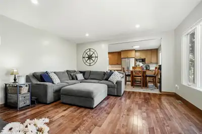 R26//Gimli Rm/Showings start Monday May 11 with offers presented the evening they are received. This...