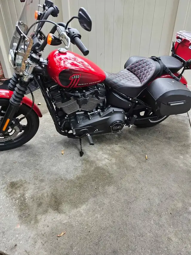 2023 HARLEY-DAVIDSON SOFTAIL STREET BOB 114 - RED in Street, Cruisers & Choppers in Delta/Surrey/Langley - Image 5