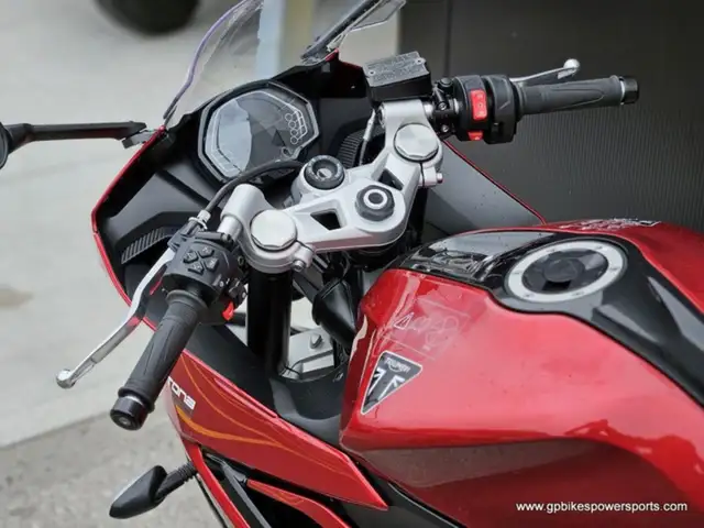 Triumph Daytona 660 Carnival RedSapphire Black in Sport Bikes in Oshawa / Durham Region - Image 16