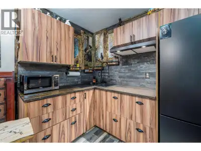 The Bears Den in the Snowghost Inn is an amazing property right on the ski run and with so many indi...