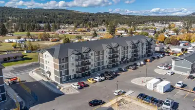 Pet-Friendly Three Bedroom Two Bath with In-suite Laundry for Re