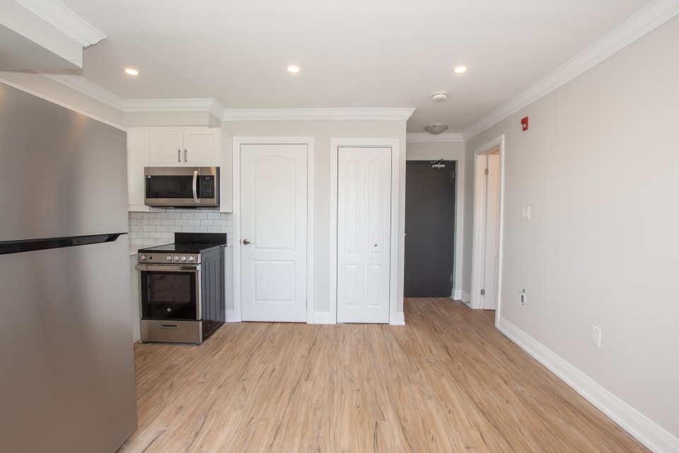 81 Empire St, Welland (Unit 13) - Extended Bachelor Apartment 5