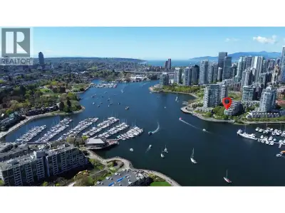 Waterfront! Owner soent $500k renovated the unit. Spectacular modern waterfront residence in prestig...