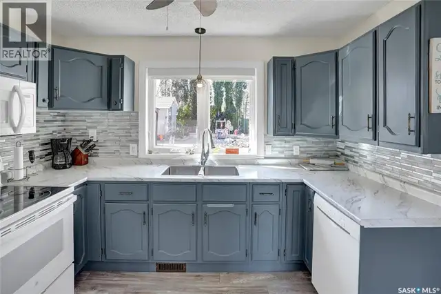 704 Leeville DRIVE Assiniboia, Saskatchewan in Houses for Sale in Moose Jaw - Image 7