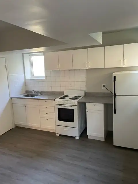 Bachelor Apartments - Ottawa Street in Long Term Rentals in Windsor Region - Image 3