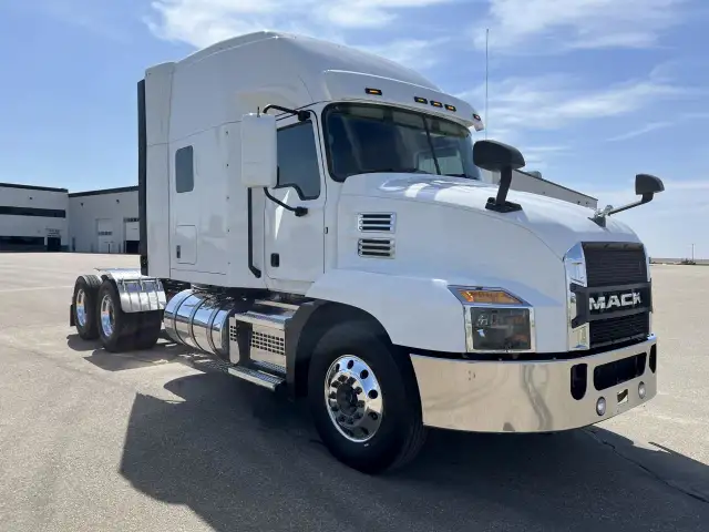 2020 Mack Anthem 64T 70 18 speed in Heavy Trucks in Regina - Image 9