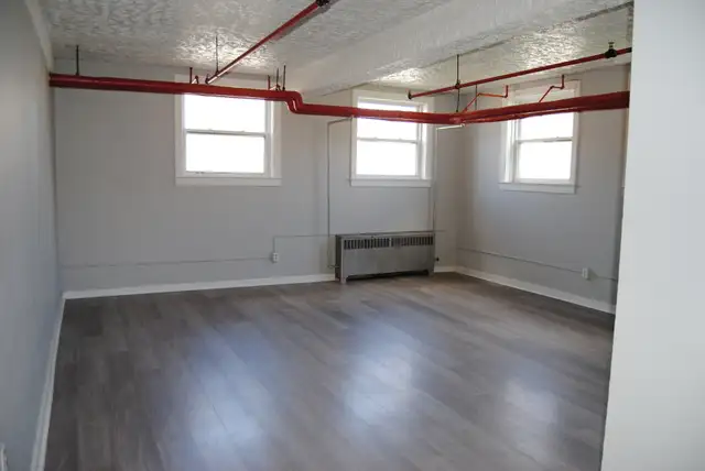 Beautiful Historic Building in Long Term Rentals in Bedford - Image 4