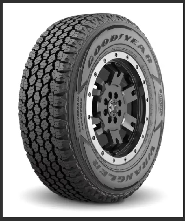 4 PNEUS GOODYEAR NEUFS LT 285 / 70R17. 121 / 118R dans Pneus et jantes  à Laval/Rive Nord - Image 3