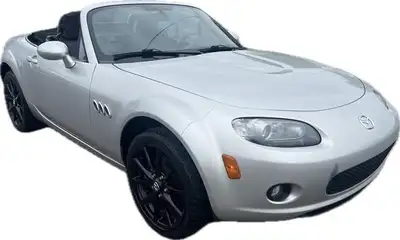 MAZDA MIATA MX5 2008 +4 CYLINDRES 2.0L + MANUEL 5 VITESSES + 77000 MILLES + CLIMATISEUR + GROUPE ÉLE...