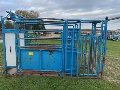 Welcome to Stoneage Equipment Selling cattle squeeze gate chute.