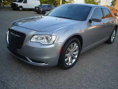 Welcome to Dixie Motors awd 2018 Chrysler 300