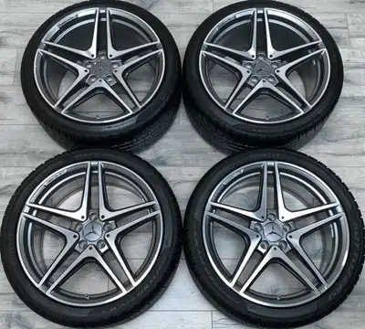 Selling a beautiful set of *Like Brand New* 2019 Mercedes Benz C-Class C63 S Coupe AMG original 19"...