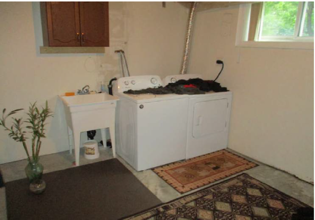 Basement 4 rooms Available for rent 1800 wifi included in Long Term Rentals in City of Toronto - Image 5