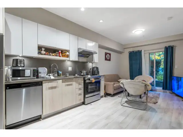 221 13768 108 AVENUE Surrey, British Columbia in Condos for Sale in Delta/Surrey/Langley - Image 5
