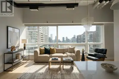 CLOCK IN ON KING WEST! South-facing 2 bed, 2 bath at the landmark Clock Tower Lofts, King & Bathurst...