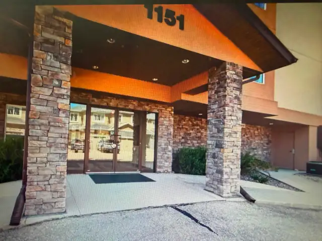 Beautiful quiet seniors condo for rent St Anns Rd