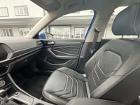 Price includes $1,000 finance credit. Price does not include fees or taxes. The 2024 Volkswagen Jett... (image 7)